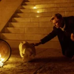 Sutradara Christopher Nolan di lokasi syuting filmnya, 'The Odyssey'—film yang naskahnya ditulis, diproduksi, dan disutradarai oleh Nolan sendiri. Universal Pictures