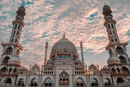 10 Masjid Terbesar di Dunia
