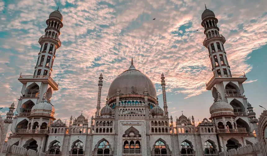 10 Masjid Terbesar di Dunia