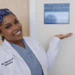 Kisah Inspirasi : Shay Taylor-Allen, 32 tahun, adalah seorang dokter di Yale New Haven Hospital, tempat ia pernah bekerja sebagai petugas kebersihan.