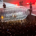 Katy Perry Botol Raksasa