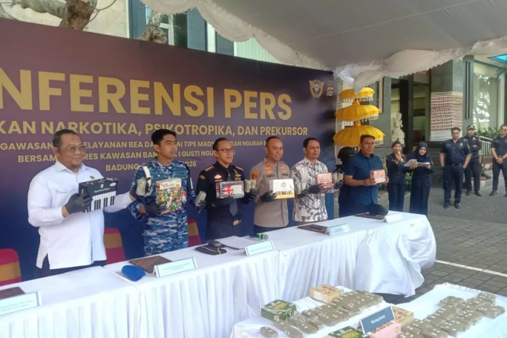 WN India selundupkan ganja Bandara Ngurah Rai