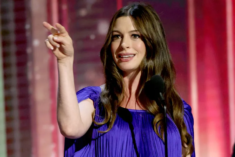 Anne Hathaway baby bump Disney Legends