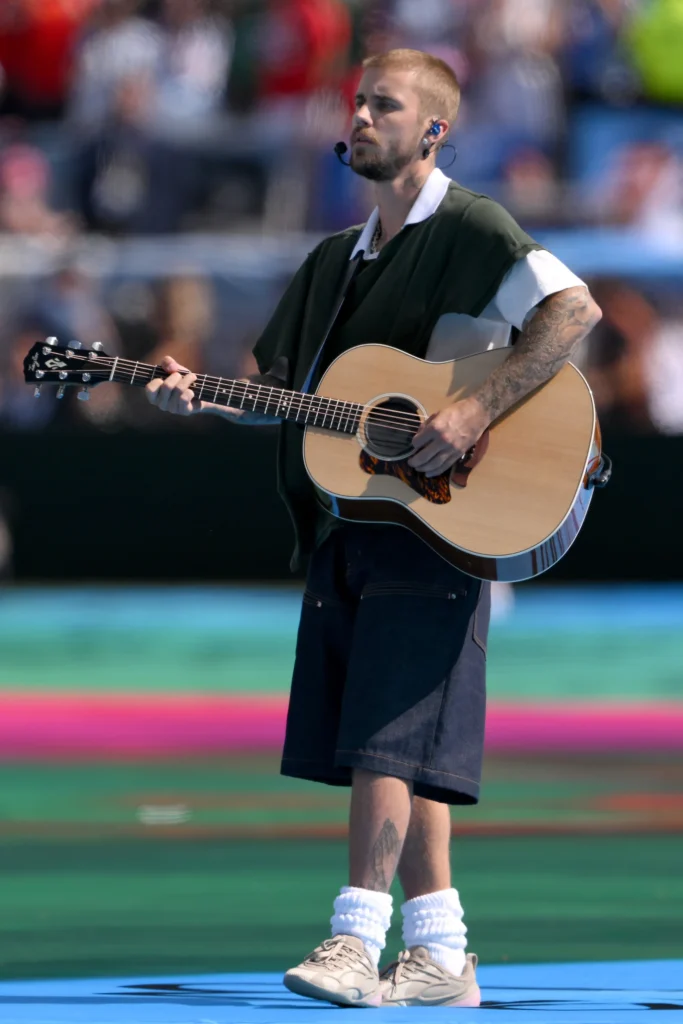 Bieber dan sepatu kets SKYLRK-nya. (Foto oleh David Ramos/Getty Images)