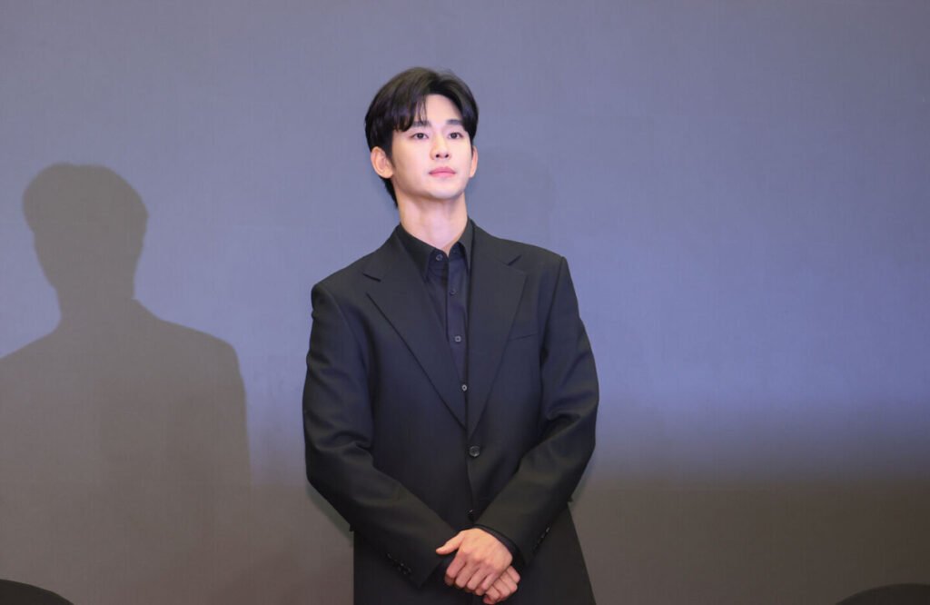 Kim Soo Hyun Bali Reporter