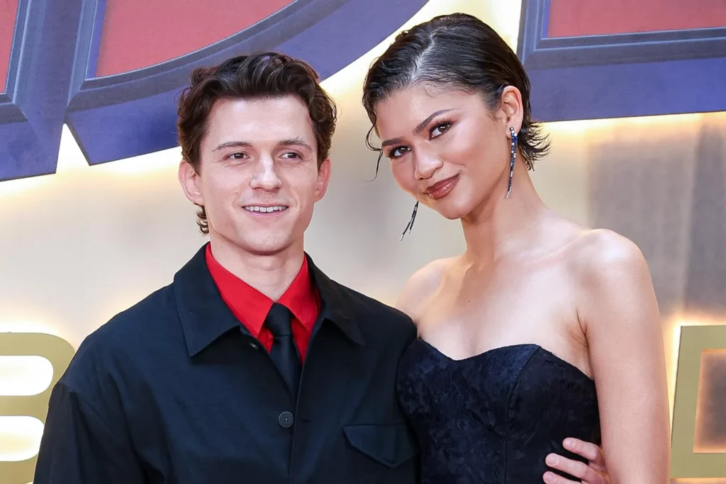 Tom Holland dan Zendaya di Spanyol pada bulan Juni lalu.