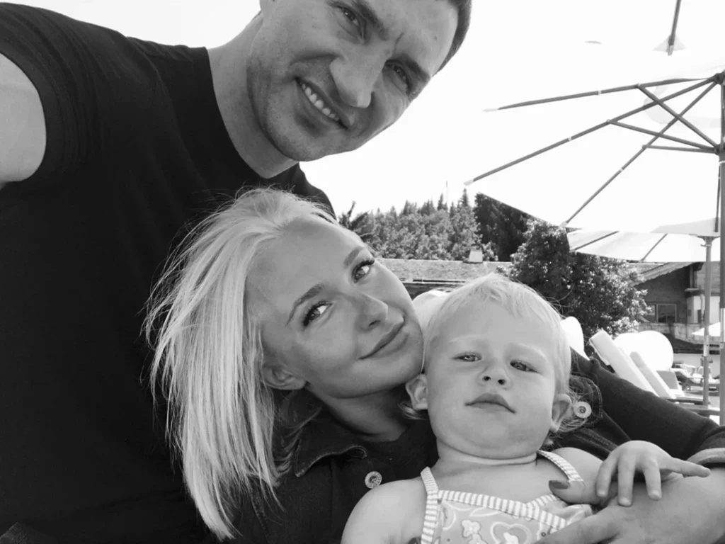 Hayden Panettiere dan putrinya bersama Wladimir Klitschko.
Hayden Panettiere/X