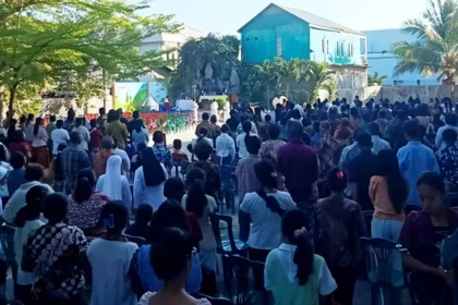misa di luar gereja gempa Flores