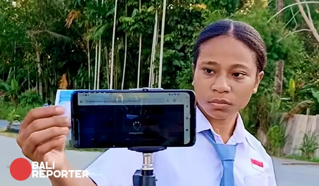 SMK di Papua sudah terapkan e-absensi digital dengan notifikasi ke orang tua.
