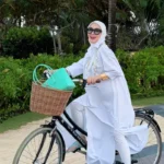 Syahrini gowes di Bali